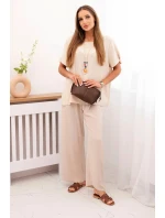 Dámsky set s voľnou blúzkou a širokými nohavicami béžovej farby Dámsky set s voľnou blúzkou a širokými nohavicami béžovej farby