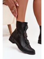 Zateplené dámské kotníkové boty na ploché podrážce s ozdobnými květinami černé model 21711102 - Boto Zateplené dámské kotníkové boty na ploché podrážce s ozdobnými květinami černé model 21711102 - Boto