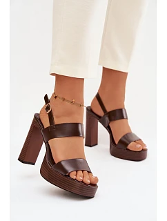 Sandále na podpätku model 226115 Vykročte štýlovo