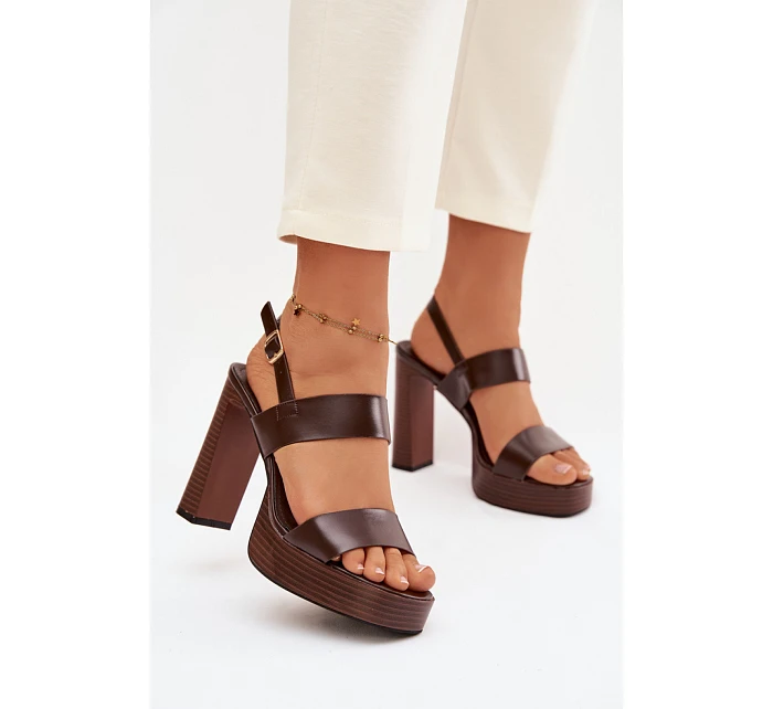 Sandále na podpätku model 226115 Vykročte štýlovo
