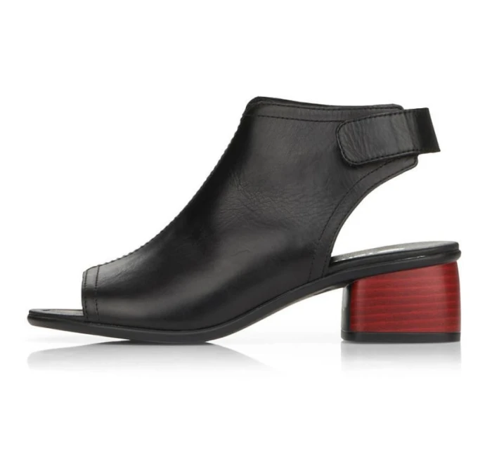 Pohodlné kožené sandále Remonte W RKR654