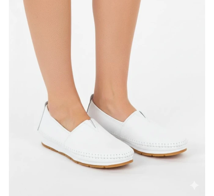 Dámské kožené nazouvací boty bílé model 22015022 - S.Barski