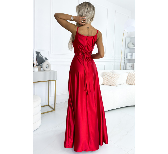 Elegantné dlhé saténové šaty s výstrihom Numoco JULIET - červené
