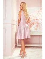 Pudrově růžové dámské rozšířené šaty s brokátem a s výstřihem ve tvaru srdce model 17055603 - numoco Pudrově růžové dámské rozšířené šaty s brokátem a s výstřihem ve tvaru srdce model 17055603 - numoco