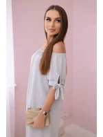 Šaty zviazané na rukávoch šedej farby