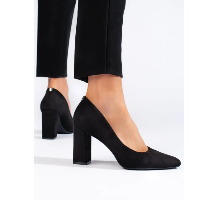 Zajímavé lodičky dámské černé na širokém podpatku Zajímavé lodičky dámské černé na širokém podpatku