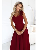 model 22311288 Elegantní večerní maxi šaty s rozparkem a růžemi – vínové - numoco