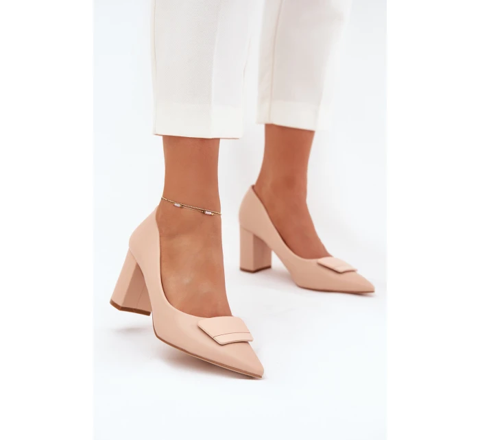 Lodičky na podpatku s ozdobou béžové model 21704571 - Boto