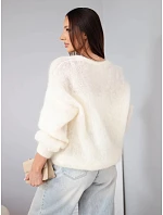Dámský svetr z 80 mohairu na knoflíky volného střihu ecru model 22342322 - K-Fashion Dámský svetr z 80 mohairu na knoflíky volného střihu ecru model 22342322 - K-Fashion