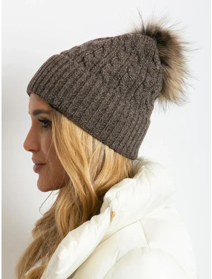 Dámská čepice AT CZ model 14831924 tmavě hnědá - FPrice Dámská čepice AT CZ model 14831924 tmavě hnědá - FPrice