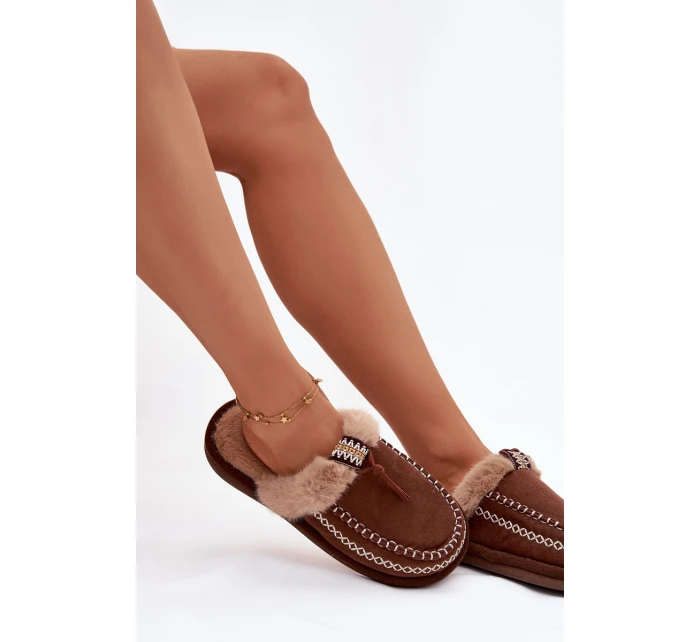 Dámské pantofle s kožešinou a výšivkou Hnědé model 21786862 - Boto Dámské pantofle s kožešinou a výšivkou Hnědé model 21786862 - Boto