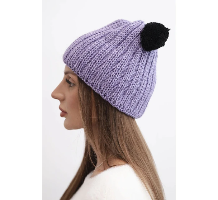 Dámská zimní čepice vlněná s bambulí model 21817779 fialová - K-Fashion Dámská zimní čepice vlněná s bambulí model 21817779 fialová - K-Fashion