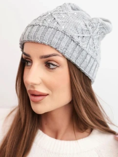 Dámska zimná čiapka s vlnou a ozdobným úpletom s perlami K470 svetlo sivá