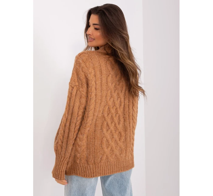 Sweter AT SW camelowy model 19018721 - FPrice Sweter AT SW camelowy model 19018721 - FPrice