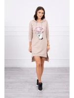 Šaty s delšími zády a barevným potiskem béžové barvy Šaty s delšími zády a barevným potiskem béžové barvy