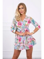 Květinové šaty s vázáním v model 18746781 pudrově růžové - K-Fashion