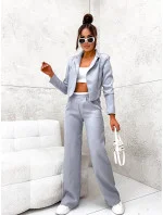 Šedá dámska súprava - krátke sako a široké nohavice (8263) Šedá dámska súprava - krátke sako a široké nohavice (8263)