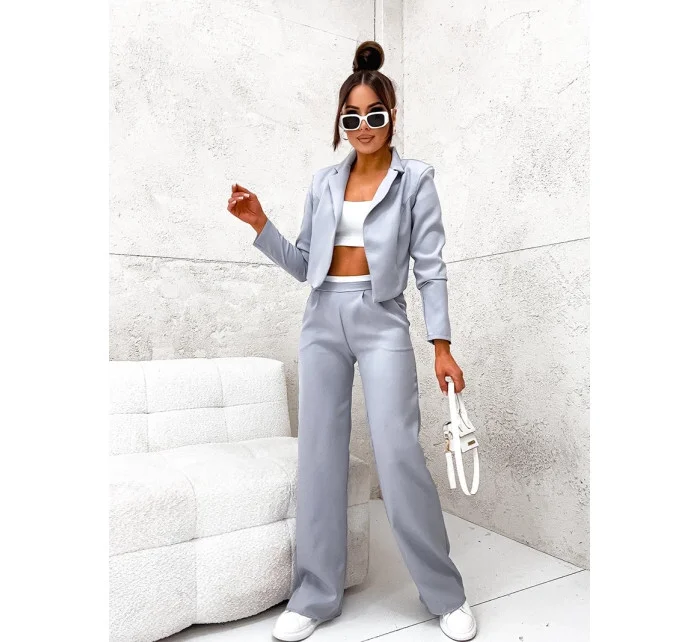 Šedá dámska súprava - krátke sako a široké nohavice (8263) Šedá dámska súprava - krátke sako a široké nohavice (8263)