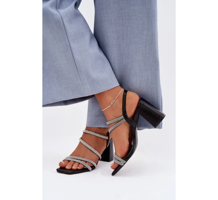 Černé dámské sandály na podpatku s pásky a model 22027990 - Boto