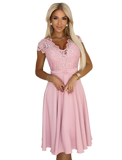 Lehké šifonové šaty s krajkovým výstřihem  PINK model 21229563 - numoco