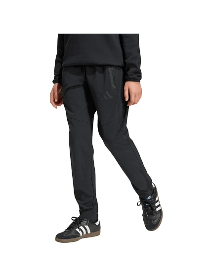 Adidas Tiro 26 Cestovné tkané nohavice pre deti Black JM5556 Adidas Tiro 26 Cestovné tkané nohavice pre deti Black JM5556