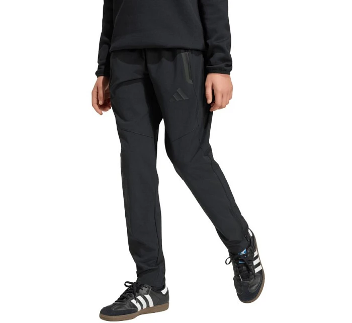 Adidas Tiro 26 Cestovné tkané nohavice pre deti Black JM5556 Adidas Tiro 26 Cestovné tkané nohavice pre deti Black JM5556