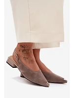 Kožené semišové dámské sandály na nízkém podpatku model 22140907 Béžové - D&A