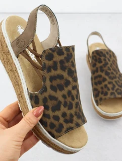 Dámske sandále na platforme s leopardím vzorom v béžovej farbe Rieker 62741-90