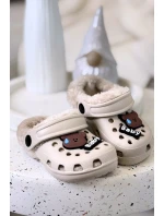 Pěnové dětské pantofle s kožíškem a přezkami Khaki model 21793985 - Boto Pěnové dětské pantofle s kožíškem a přezkami Khaki model 21793985 - Boto