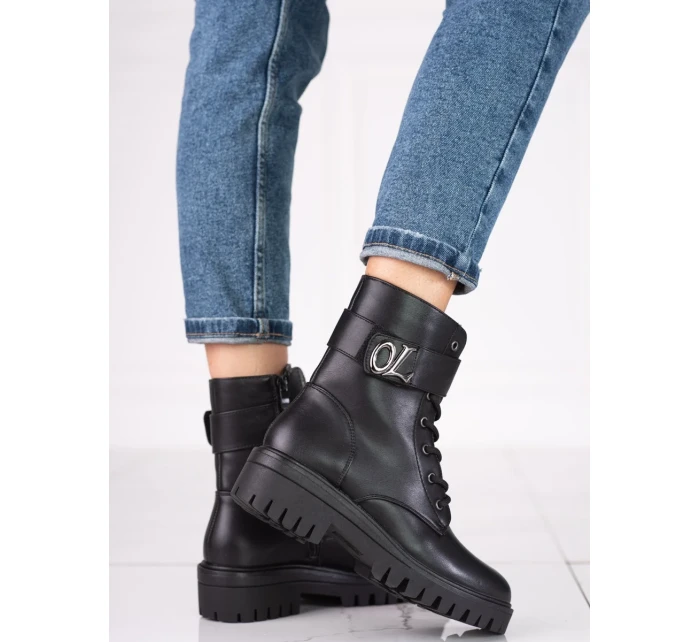 Pohodlné dámské černé kotníčkové boty na plochém podpatku Pohodlné dámské černé kotníčkové boty na plochém podpatku