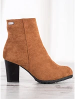 Trendy hnedé dámske členkové topánky na širokom podpätku Trendy hnedé dámske členkové topánky na širokom podpätku