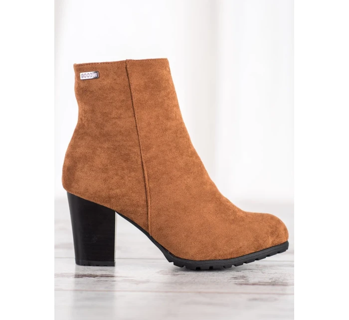 Trendy hnedé dámske členkové topánky na širokom podpätku Trendy hnedé dámske členkové topánky na širokom podpätku