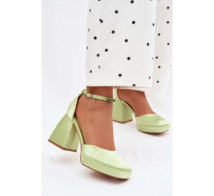 Sandále na podpätku model 226914 Vykročte štýlovo