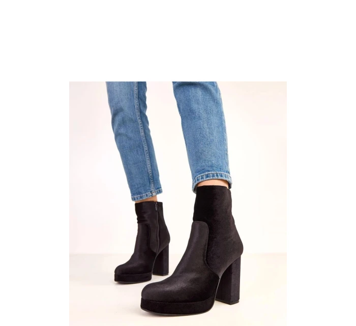 Topánky na podpätku model 220581 Solea