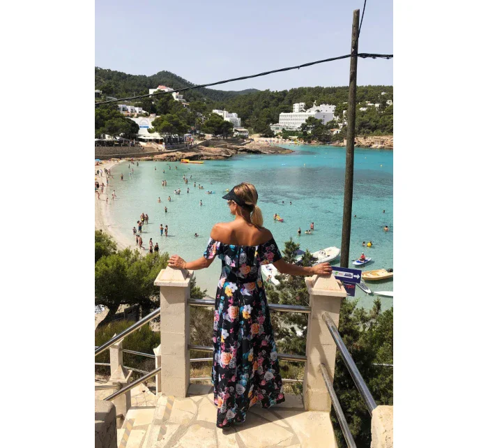 Dlhé dámske čierne šaty s farebnými kvetmi a španielskym výstrihom model 7118058