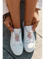 Kožené tenisky s ozdobnou broží  bílé model 21694817 - CheBello