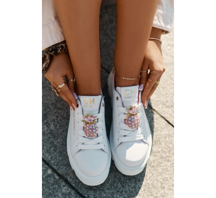 Kožené tenisky s ozdobnou broží  bílé model 21694817 - CheBello