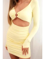 Dámské šaty s dlouhým rukávem a průstřihem v pase s ozdobným model 21086136 žlutý - K-Fashion