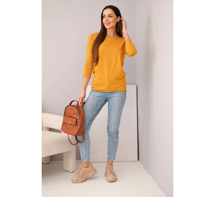 Dámska blúzka s lodičkovým výstrihom horčicovej farby