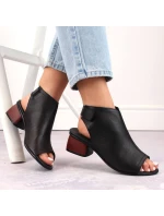 Pohodlné kožené sandále Remonte W RKR654