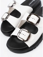 Moderní  nazouváky dámské bílé na plochém podpatku