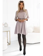 579-1 Klasické trapézové šaty s čiernym opaskom - béžové 579-1 Klasické trapézové šaty s čiernym opaskom - béžové