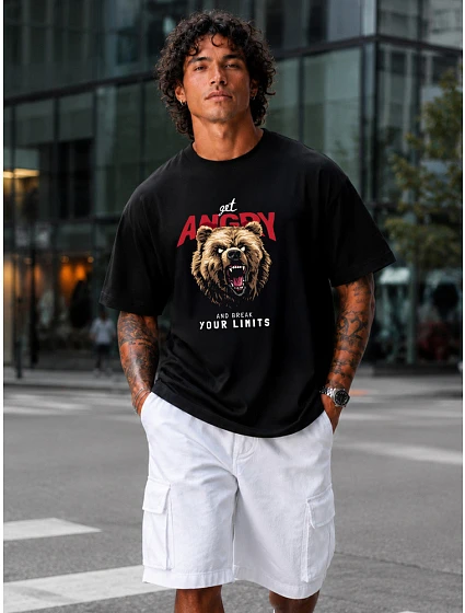 Koszulka męska oversize z nadrukiem czarna model 22216158 - FashionStreet Koszulka męska oversize z nadrukiem czarna model 22216158 - FashionStreet