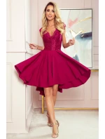 PATRICIA Dámske šaty vo vínovej bordovej farbe s dlhším zadným dielom a čipkovým výstrihom 300-4 PATRICIA Dámske šaty vo vínovej bordovej farbe s dlhším zadným dielom a čipkovým výstrihom 300-4