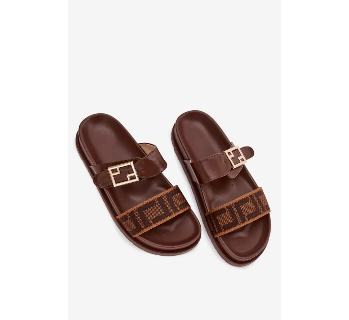 Dámské pantofle s zlatým sponou hnědé model 21898353 - Boto