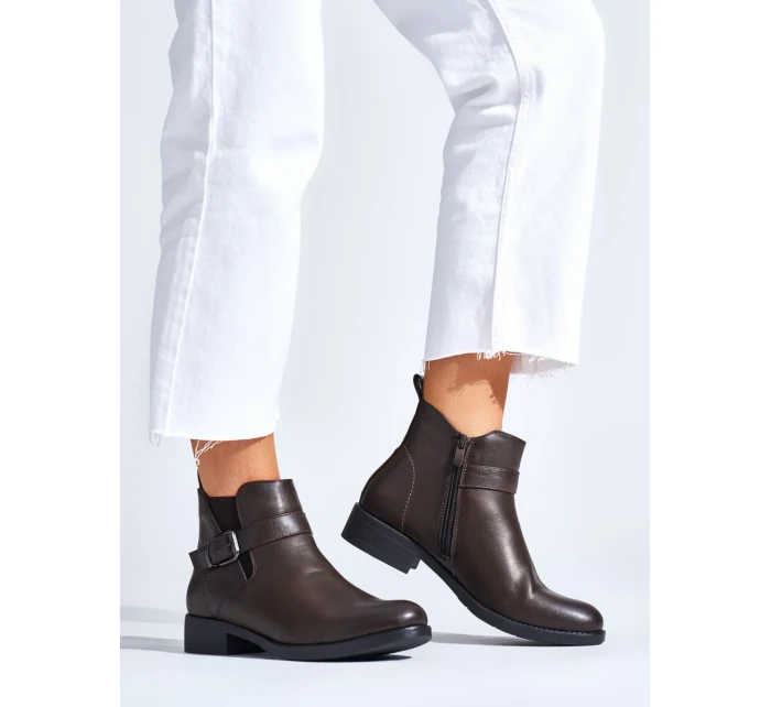 Trendy kotníčkové boty dámské hnědé na plochém podpatku Trendy kotníčkové boty dámské hnědé na plochém podpatku