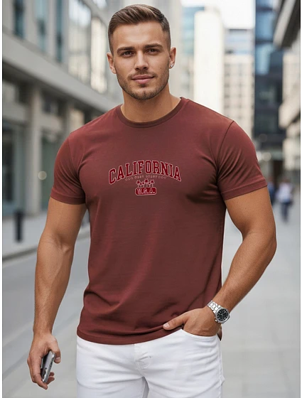 Tshirt męski bawełniany z nadrukiem California bordowy model 22316114 - FashionStreet Tshirt męski bawełniany z nadrukiem California bordowy model 22316114 - FashionStreet