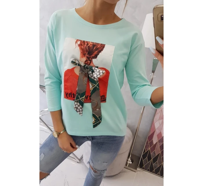 Pozoruhodná mätová blúzka s 3D grafikou