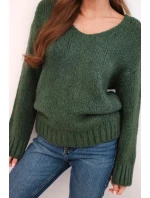 Dámsky sveter s výstrihom do V a vlnou v khaki farbe Dámsky sveter s výstrihom do V a vlnou v khaki farbe