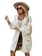 628-1 Módny oversize sveter s ozdobnou brošňou a praktickými vreckami - béžový 628-1 Módny oversize sveter s ozdobnou brošňou a praktickými vreckami - béžový